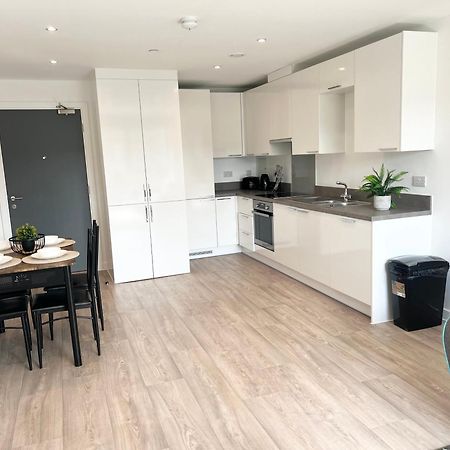 Lovely 2 Bedroom Apartment Manchester Bagian luar foto