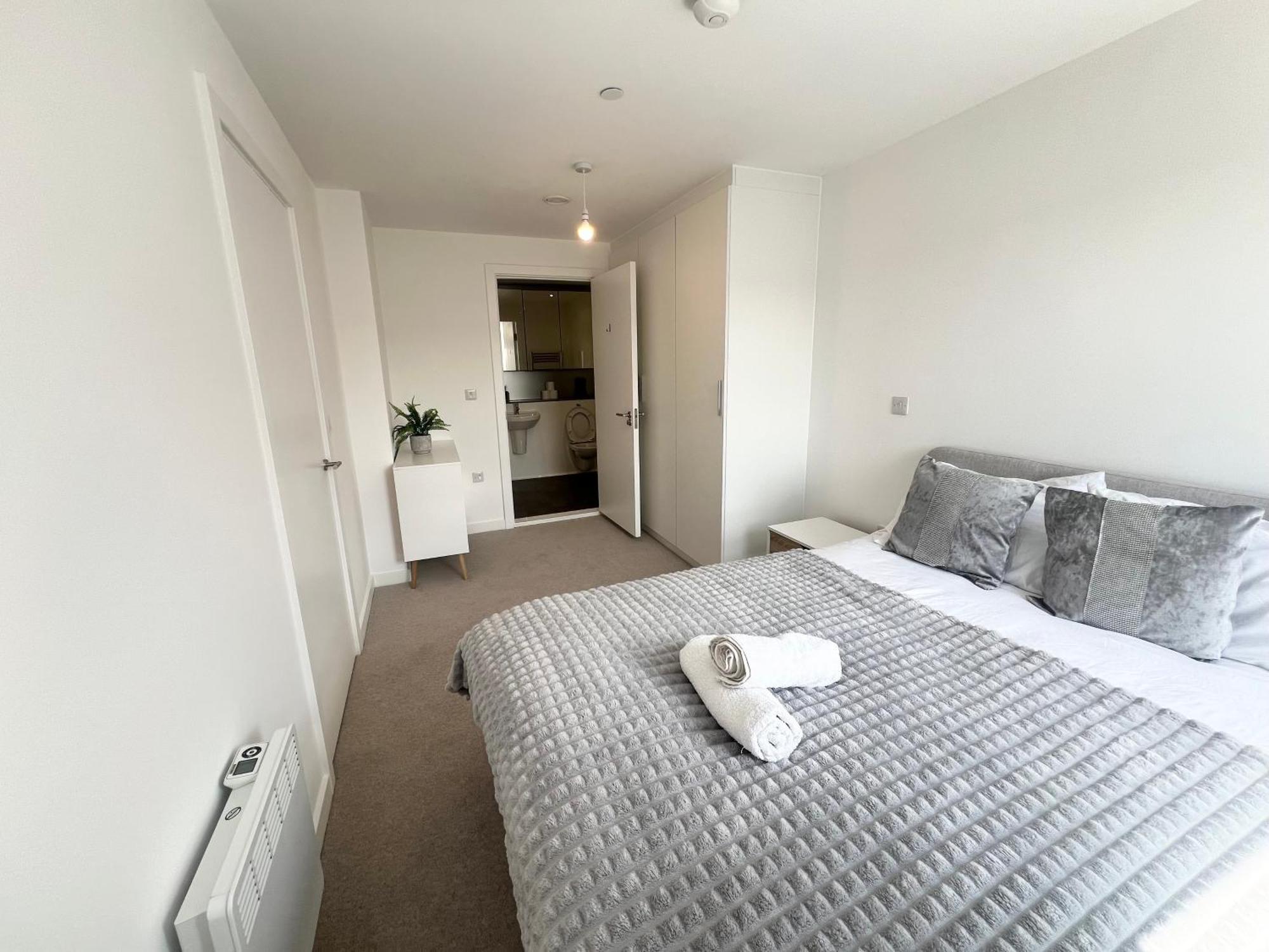 Lovely 2 Bedroom Apartment Manchester Bagian luar foto
